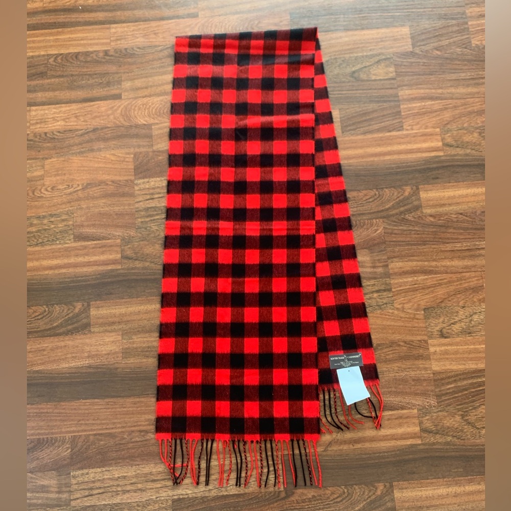 D&Y Softer Than Cashmere Scarf Rectangle Black Red Plaid with fringe New